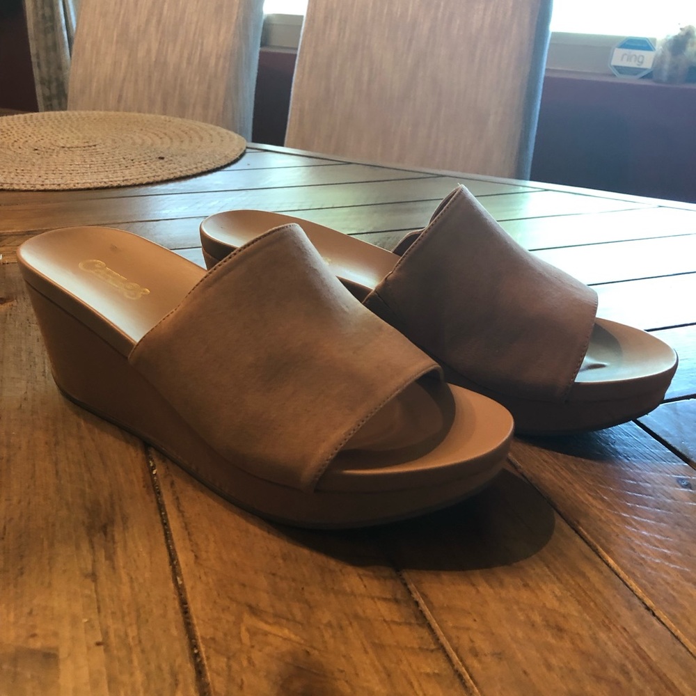 Beige Carlos Santana wedge heels - Picture 4 of 5